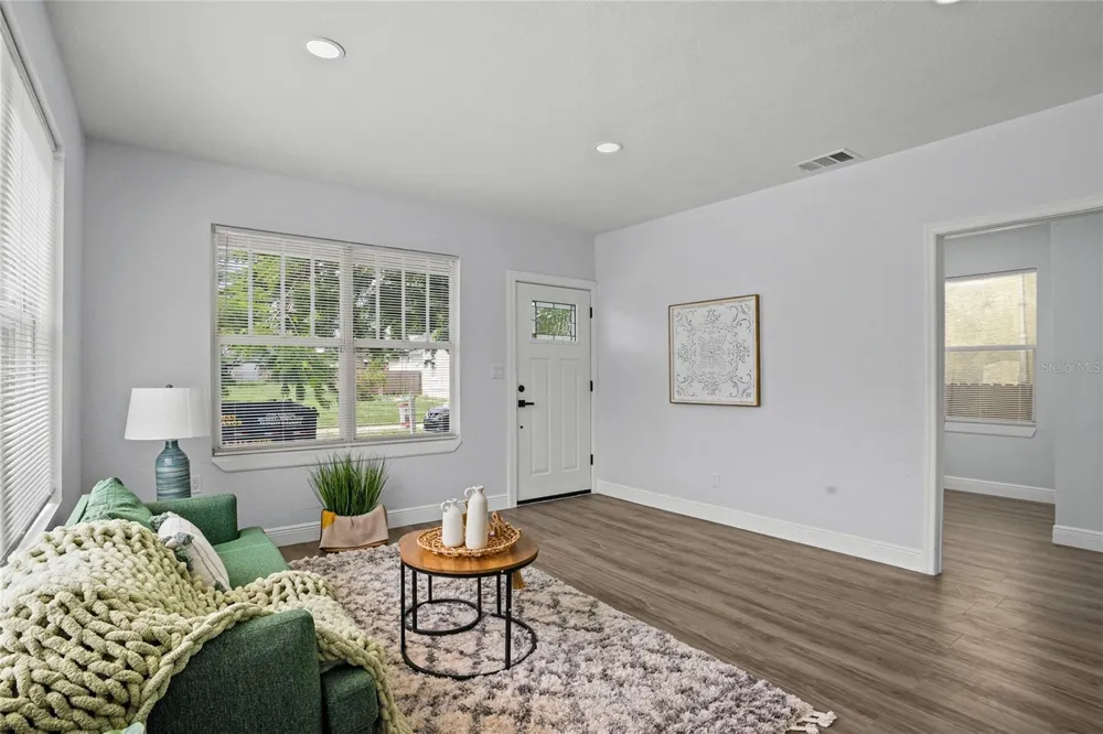 2517 W PALMETTO STREET Tampa, FL 33607
