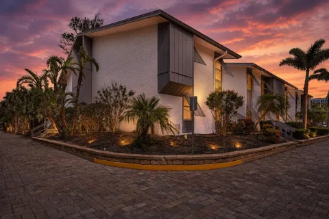 1141 W PEPPERTREE DRIVE #1141