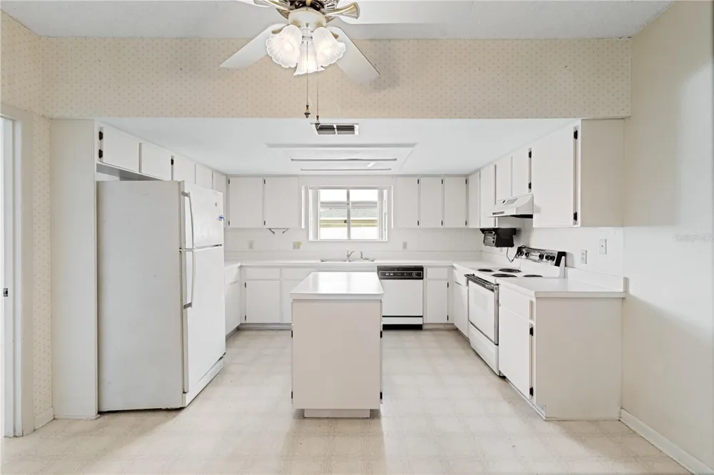 3433 GLEN ABBEY LANE Lakeland, FL 33810