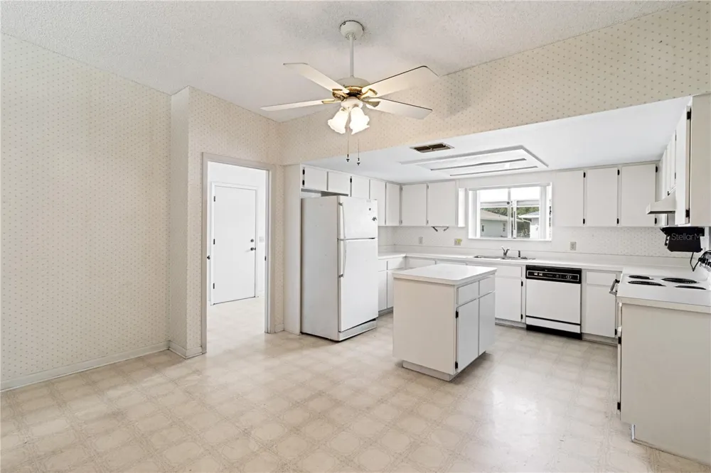 3433 GLEN ABBEY LANE Lakeland, FL 33810