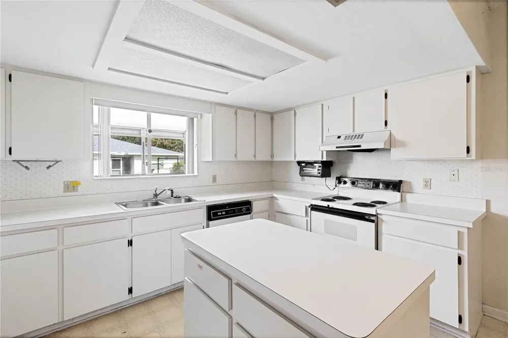 3433 GLEN ABBEY LANE Lakeland, FL 33810