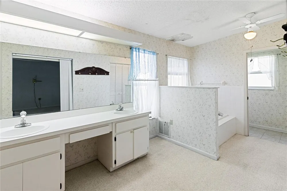 3433 GLEN ABBEY LANE Lakeland, FL 33810