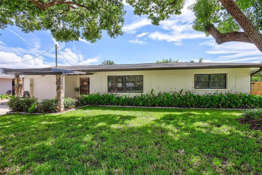 8532 KUMQUAT AVENUE Seminole, FL 33777