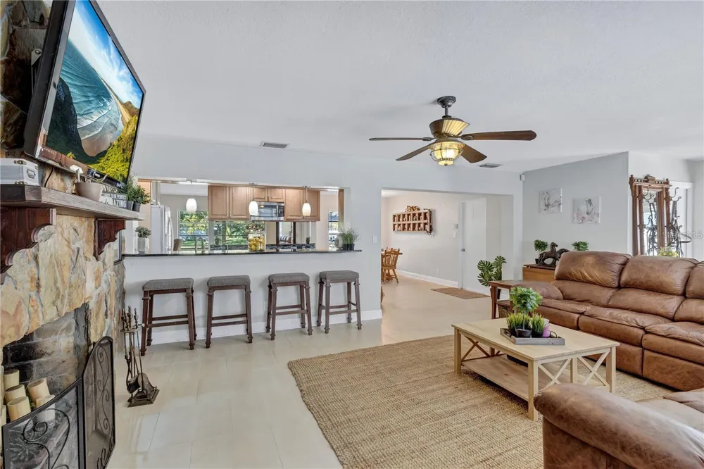 8532 KUMQUAT AVENUE Seminole, FL 33777