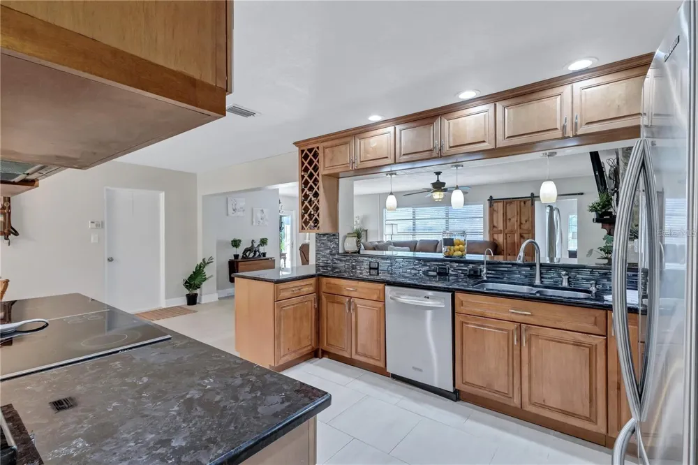 8532 KUMQUAT AVENUE Seminole, FL 33777