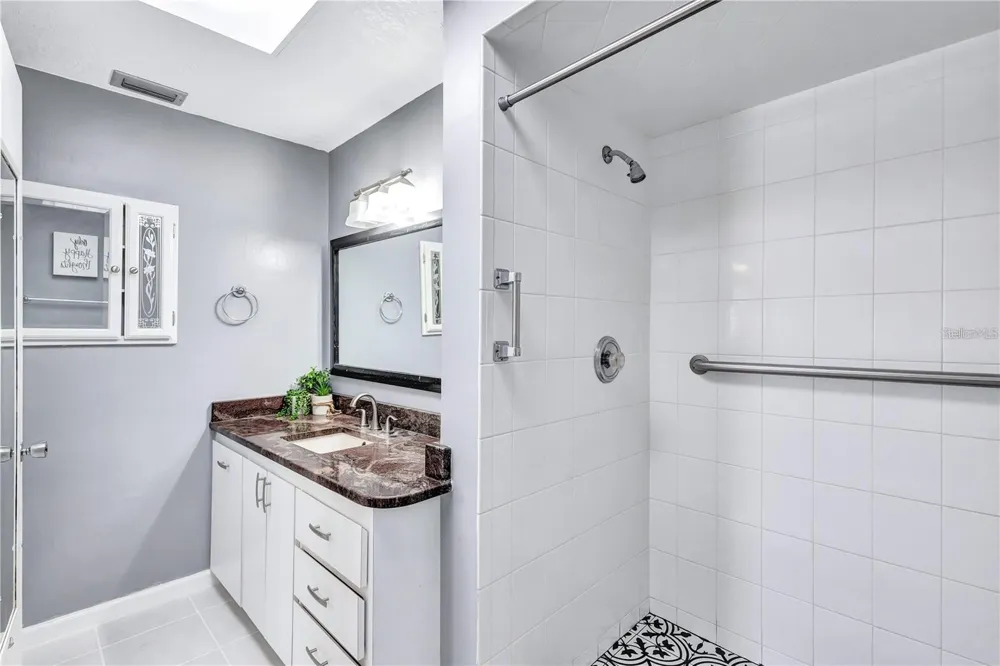 8532 KUMQUAT AVENUE Seminole, FL 33777