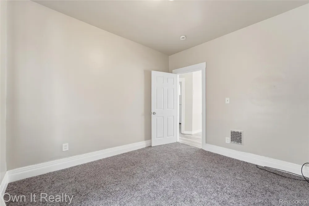 14761 Stephens Drive Eastpointe City, MI 48021