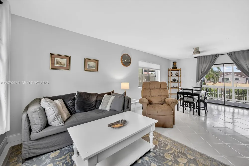 8210 SW 96th Ct Miami, FL 33173