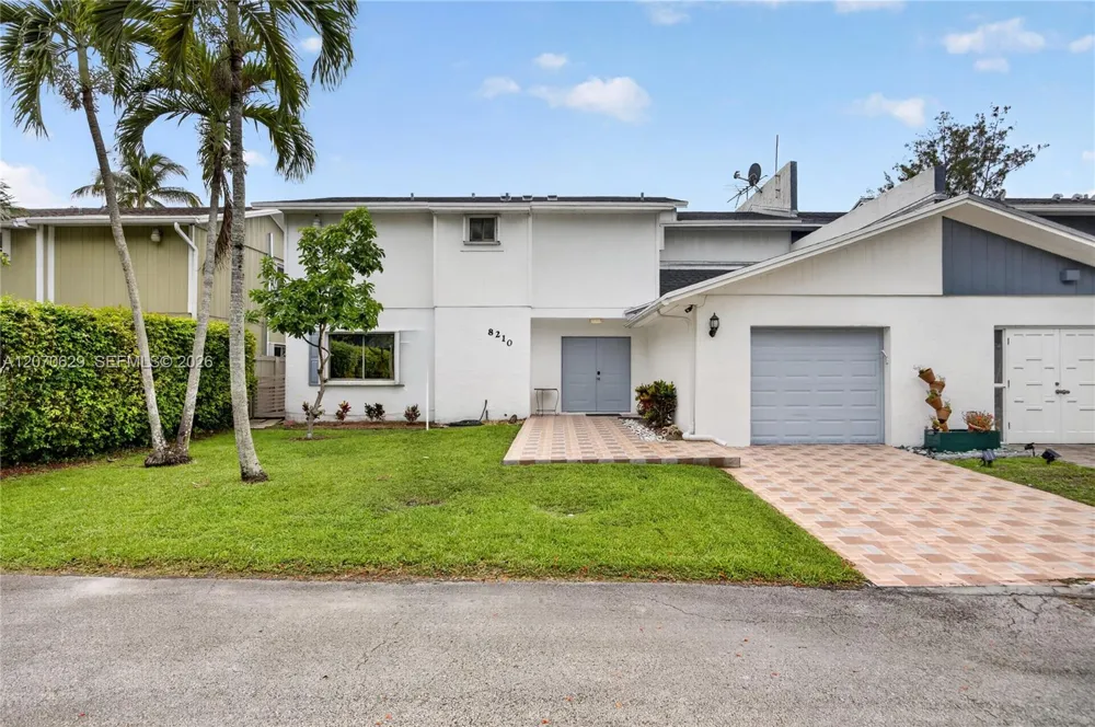 8210 SW 96th Ct Miami, FL 33173