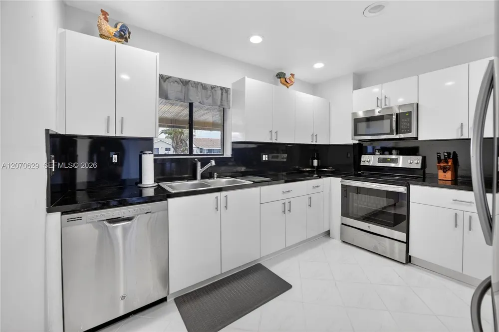 8210 SW 96th Ct Miami, FL 33173
