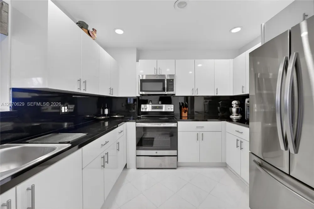 8210 SW 96th Ct Miami, FL 33173
