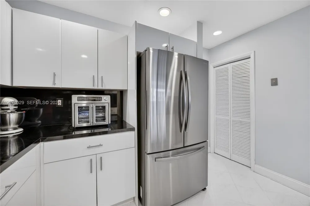 8210 SW 96th Ct Miami, FL 33173