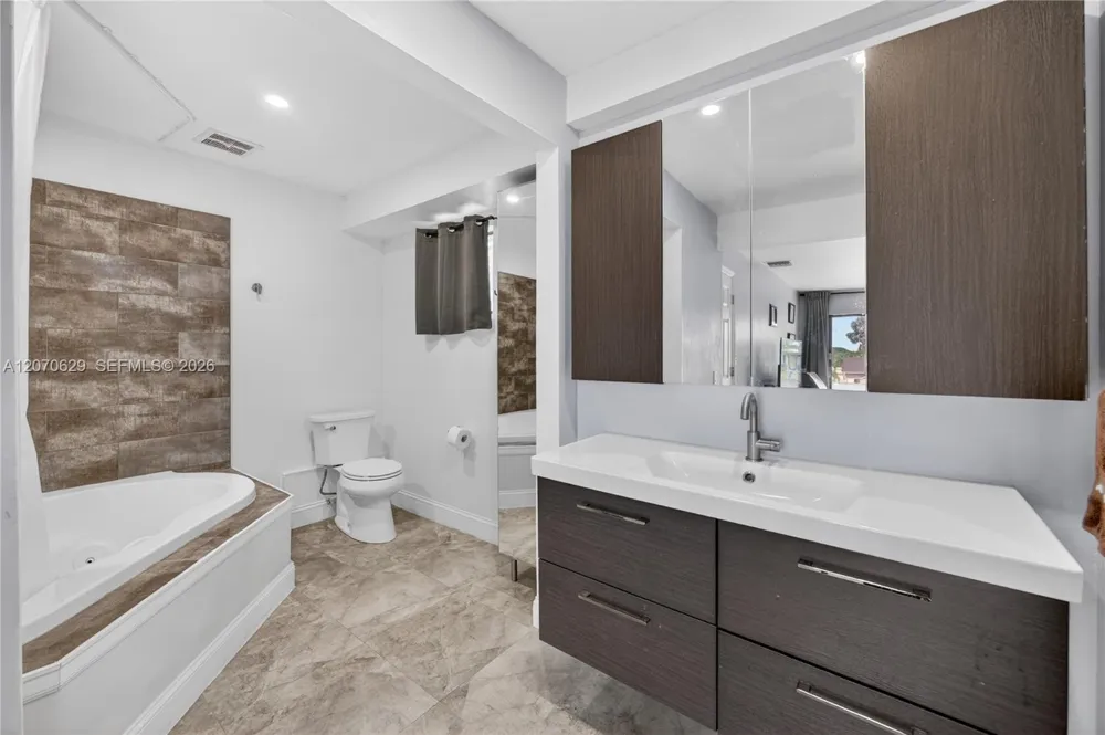 8210 SW 96th Ct Miami, FL 33173