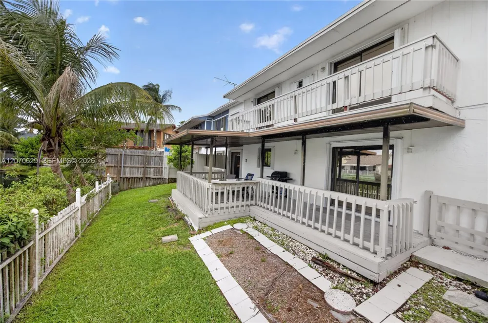 8210 SW 96th Ct Miami, FL 33173
