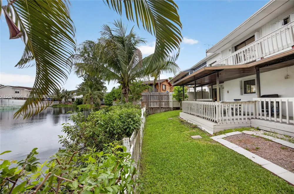 8210 SW 96th Ct Miami, FL 33173