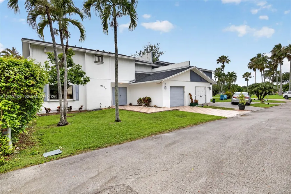 8210 SW 96th Ct Miami, FL 33173
