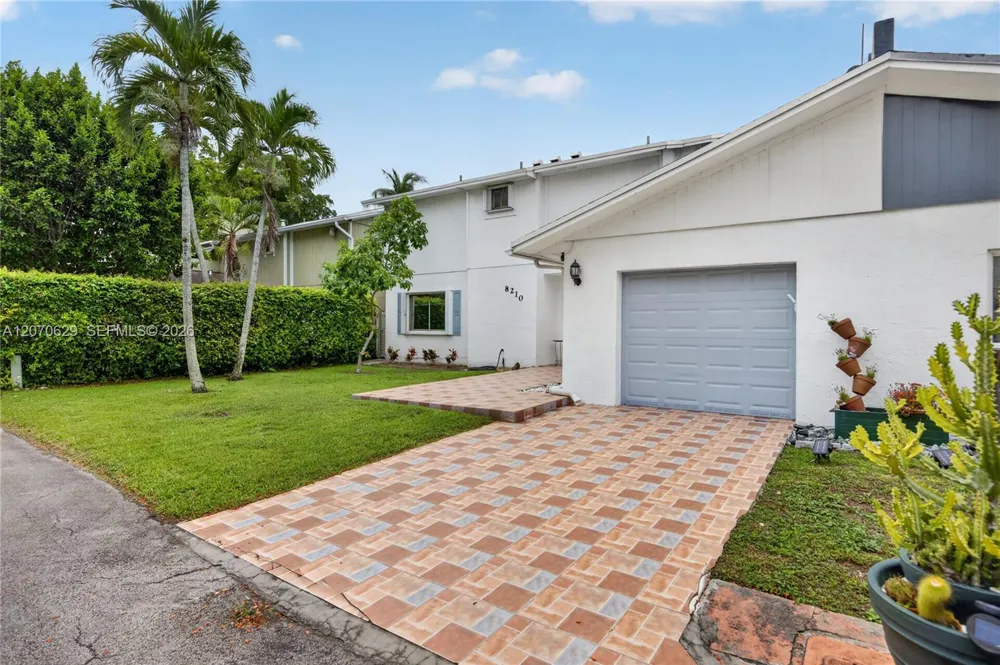 8210 SW 96th Ct Miami, FL 33173