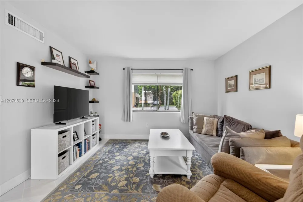 8210 SW 96th Ct Miami, FL 33173