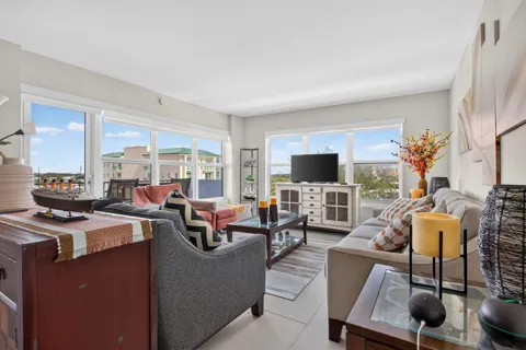 405 OCEAN BOULEVARD #611
