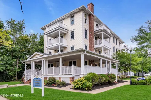 317 6th Avenue #201