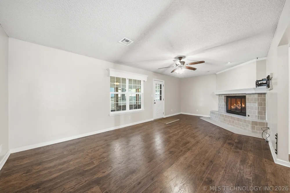 18136 S 4150 ROAD Claremore, OK 74017
