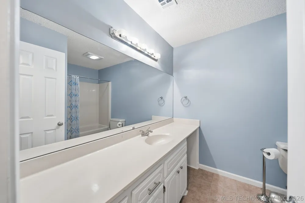 18136 S 4150 ROAD Claremore, OK 74017