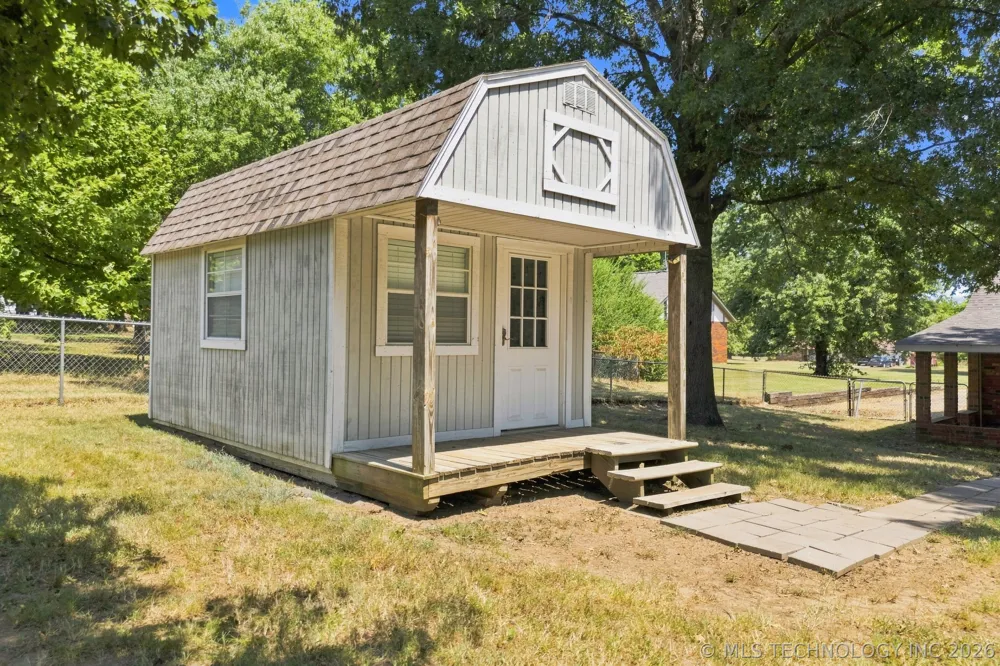 18136 S 4150 ROAD Claremore, OK 74017