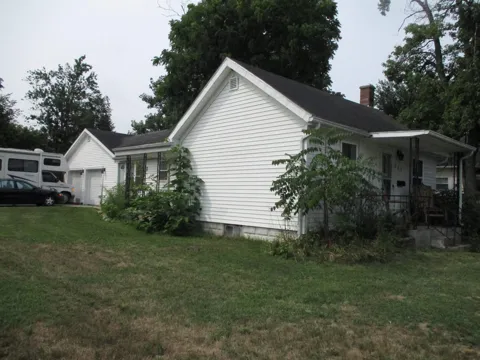 322 E Corunna Avenue