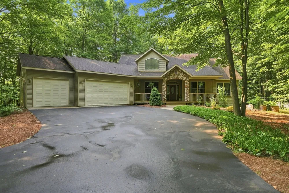 982 Shamrock Lane East Bay Township, MI 49696