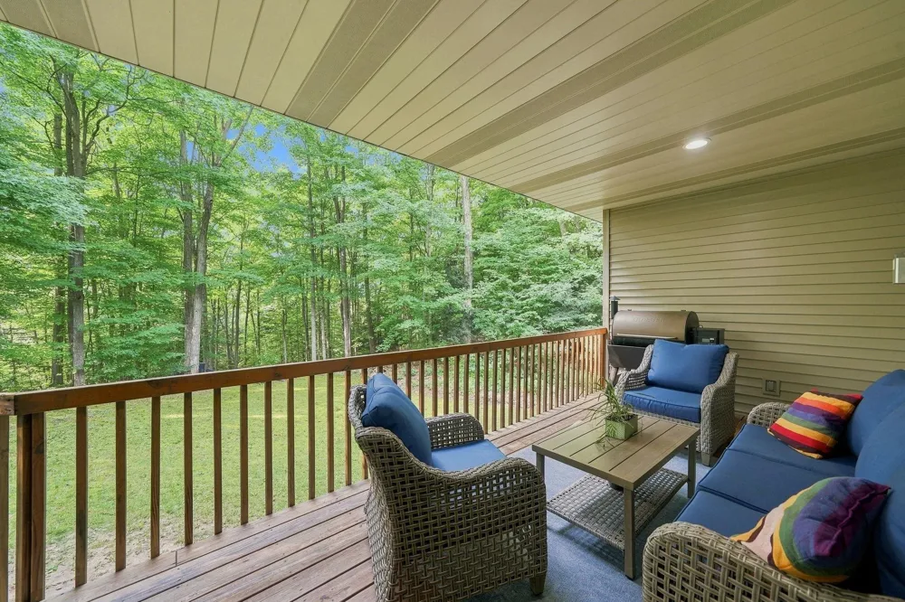 982 Shamrock Lane East Bay Township, MI 49696
