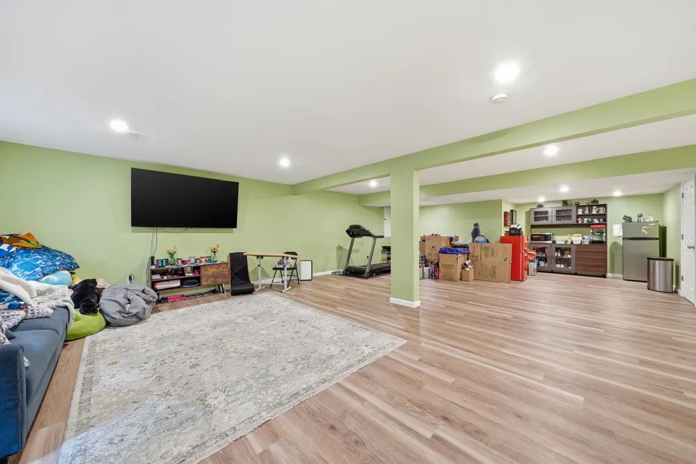 982 Shamrock Lane East Bay Township, MI 49696