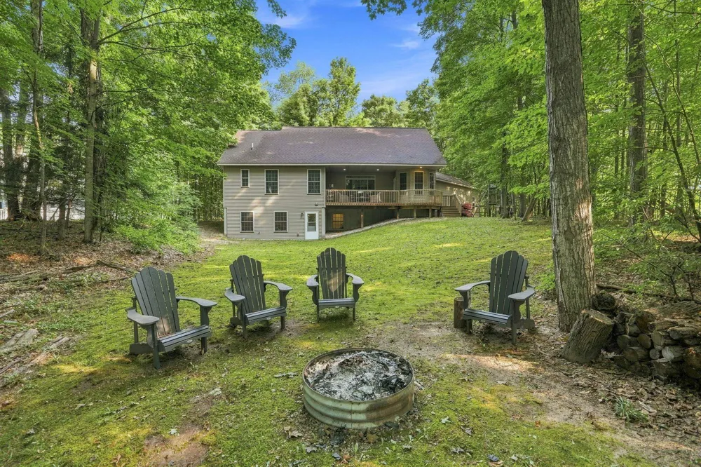 982 Shamrock Lane East Bay Township, MI 49696