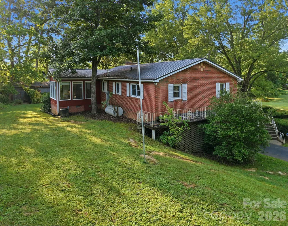 28 R and K Drive Waynesville, NC 28786