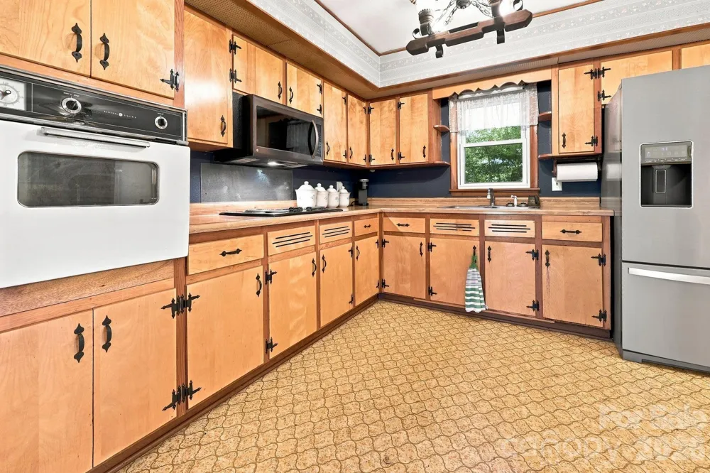 28 R and K Drive Waynesville, NC 28786