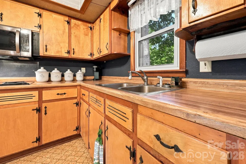 28 R and K Drive Waynesville, NC 28786