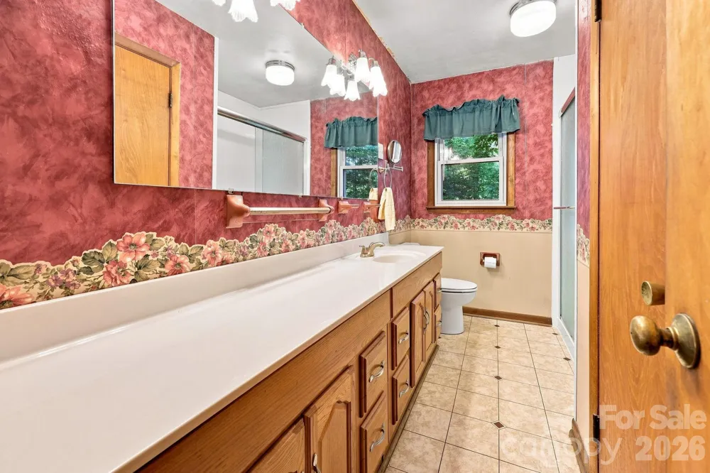 28 R and K Drive Waynesville, NC 28786