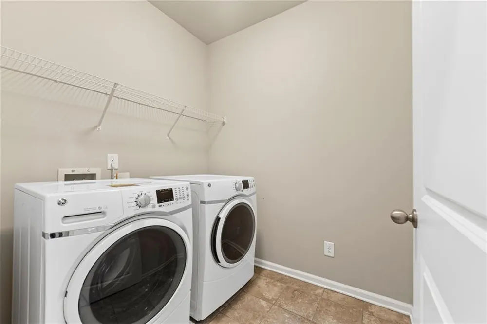 2028 Glenview Park Circle Duluth, GA 30097