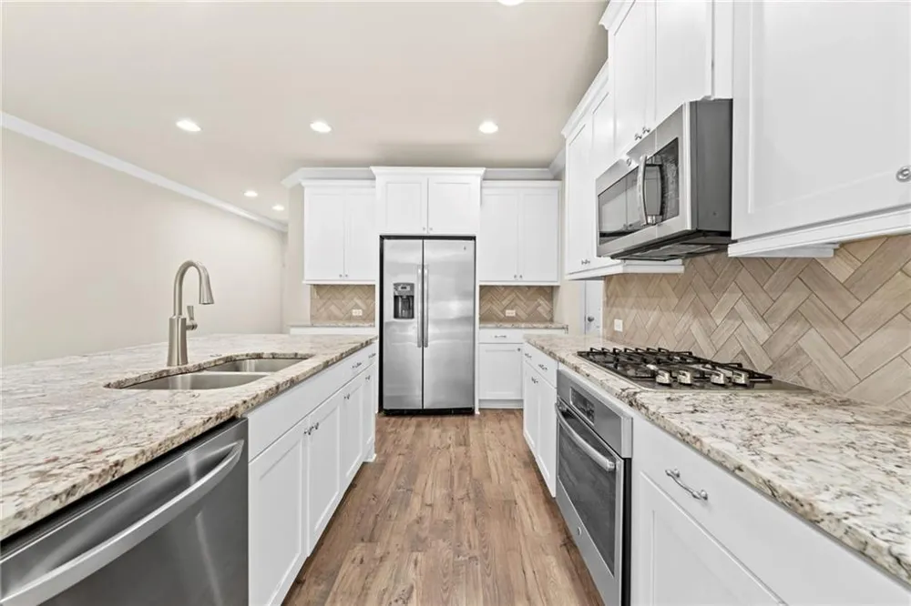 2028 Glenview Park Circle Duluth, GA 30097