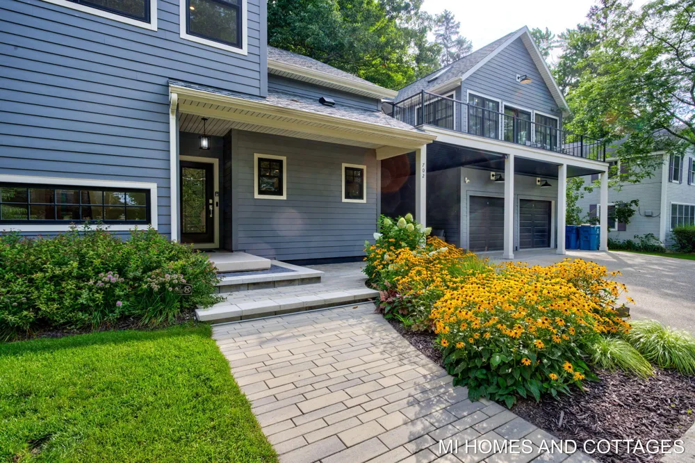 702 Lake Street Saugatuck, MI 49453