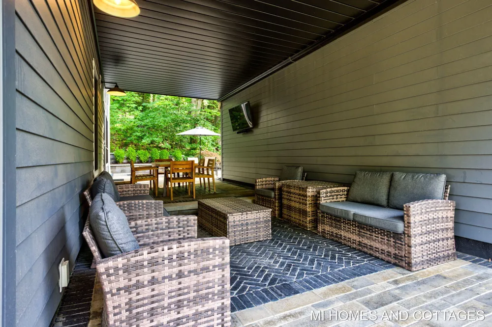 702 Lake Street Saugatuck, MI 49453