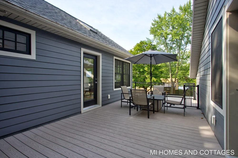 702 Lake Street Saugatuck, MI 49453
