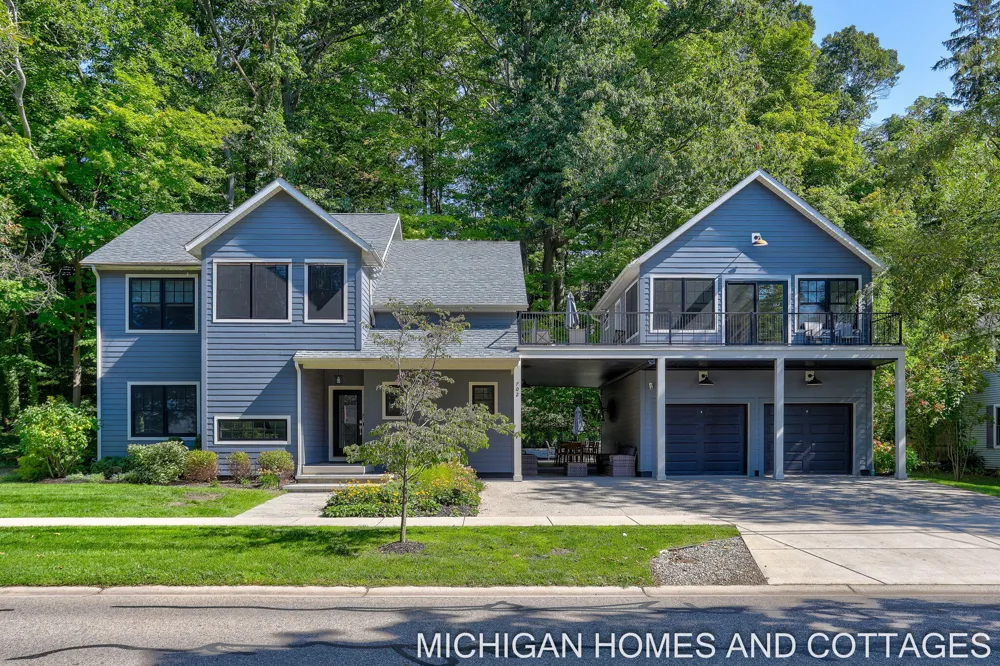 702 Lake Street Saugatuck, MI 49453
