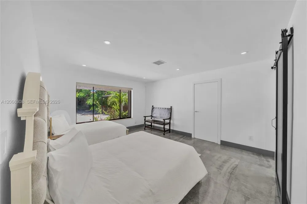 5811 SW 33rd Ter Hollywood, FL 33312