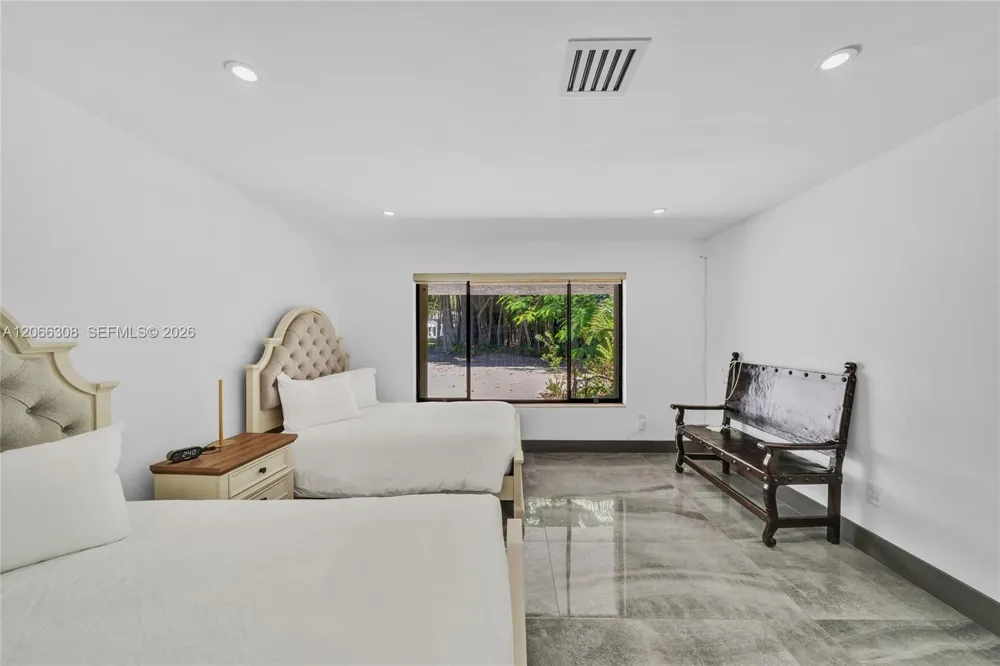 5811 SW 33rd Ter Hollywood, FL 33312