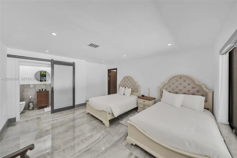 5811 SW 33rd Ter Hollywood, FL 33312