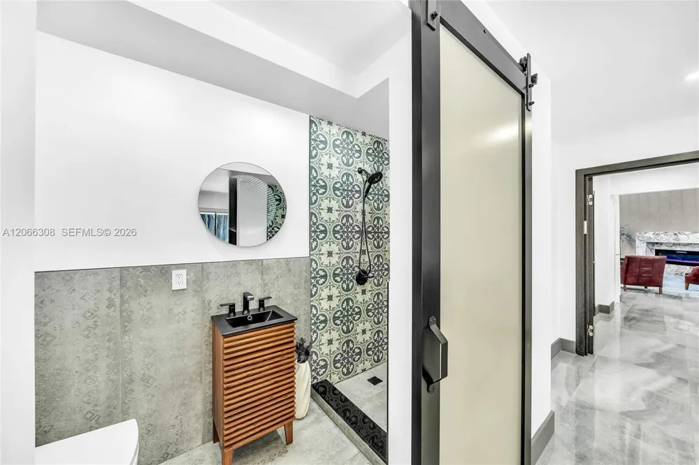 5811 SW 33rd Ter Hollywood, FL 33312