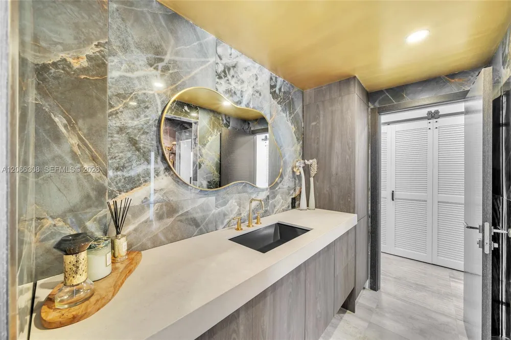 5811 SW 33rd Ter Hollywood, FL 33312