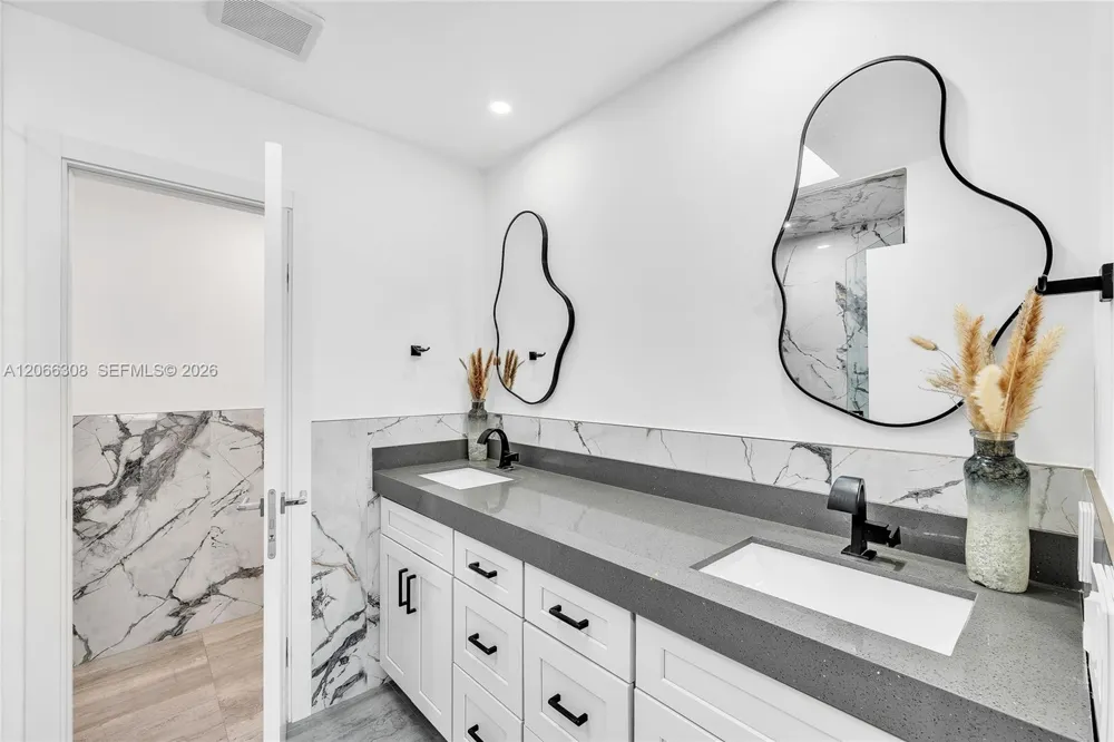 5811 SW 33rd Ter Hollywood, FL 33312