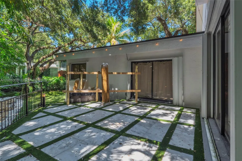 5811 SW 33rd Ter Hollywood, FL 33312