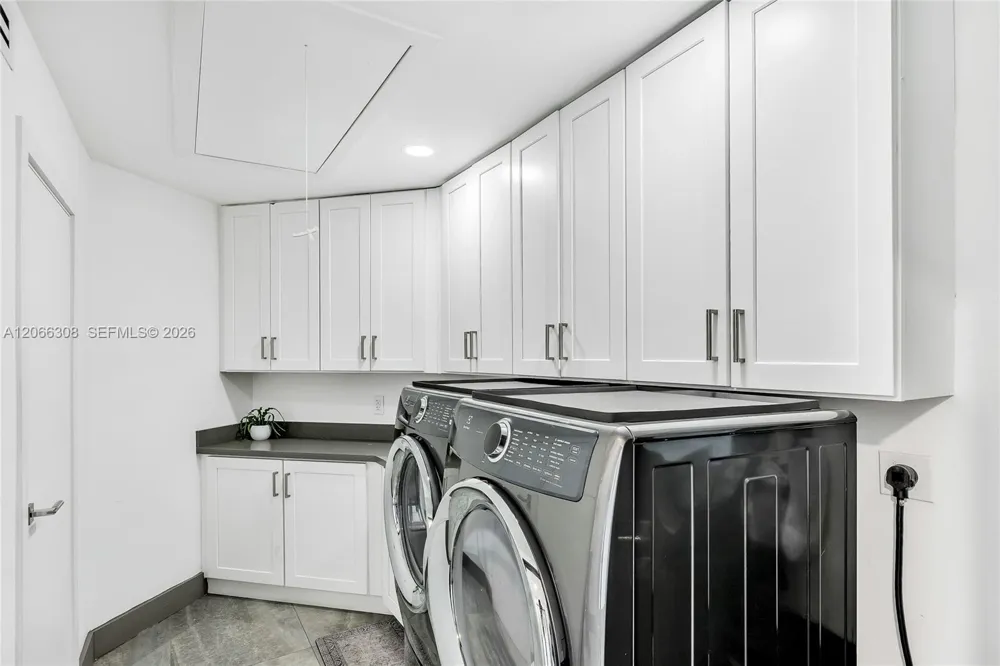 5811 SW 33rd Ter Hollywood, FL 33312